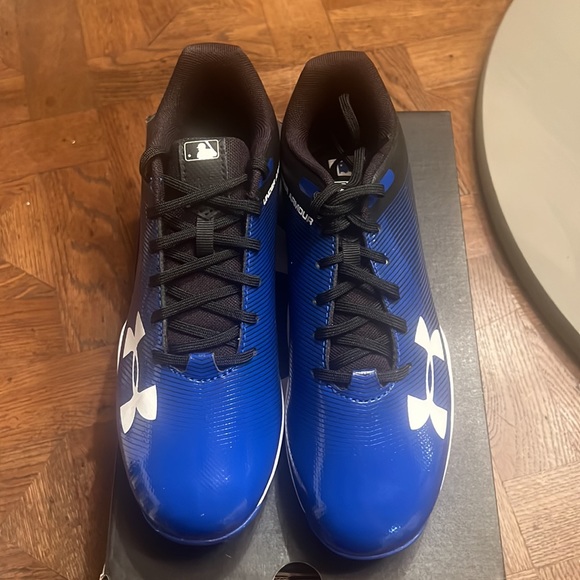 NEW IN THE BOX Under Armour Baseball Cleats Youth 5.5 - Picture 5 of 7